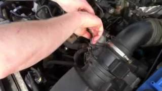 Replacing thermostat Citroën Xsara [upl. by Bloxberg362]