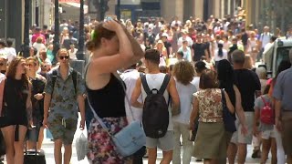 Barcelona El problema del turismo masivo [upl. by Amalie]